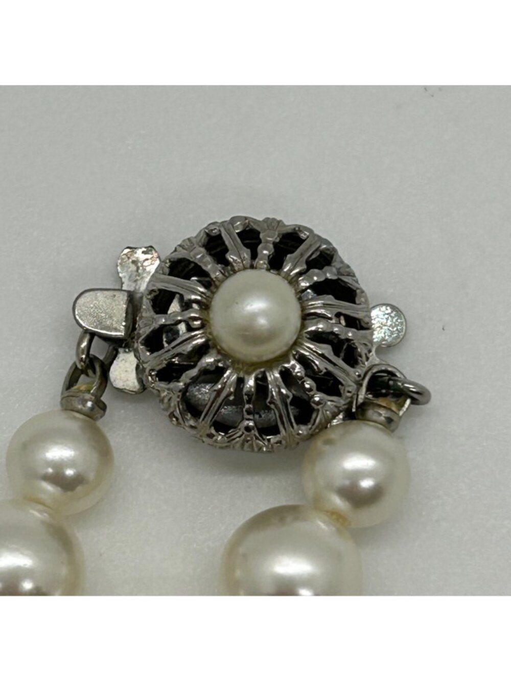 Vintage Sarah Coventry Faux Pearl Necklace, Floral Box Clasp Classic 1960s - Picture 10 of 16